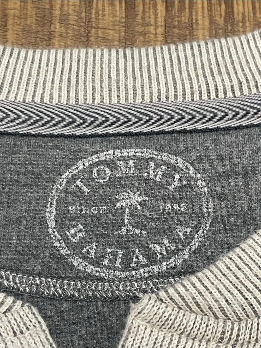 Tommy Bahama Relax long-sleeve knit sweatshirt/pullover